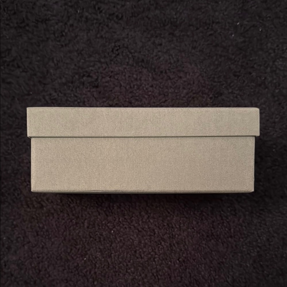 Tan Dior Box - Picture 2 of 3